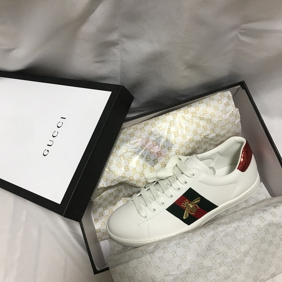 💥NICE OFFER ✨100% New Gucci Bee Sneaker 🐝US 10W - Picture 3 of 6